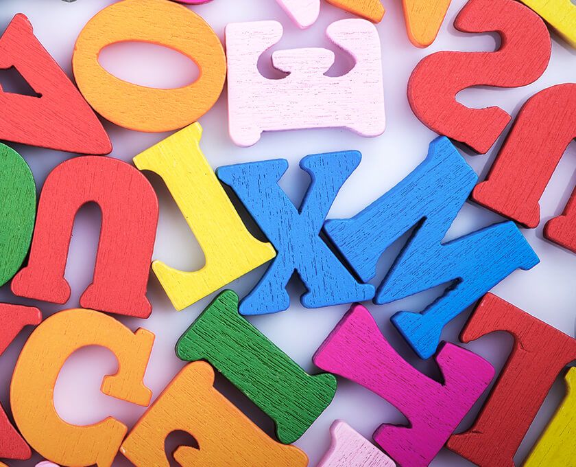 Bunte Buchstaben durcheinander, ergeben keine Worte