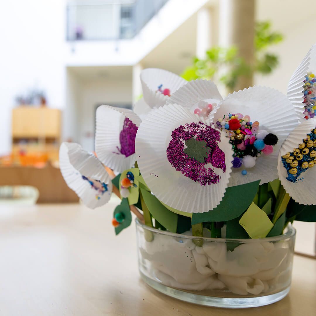 Ein Blumenstrauß gebastelt von den Kindern der Kita Arche Noah